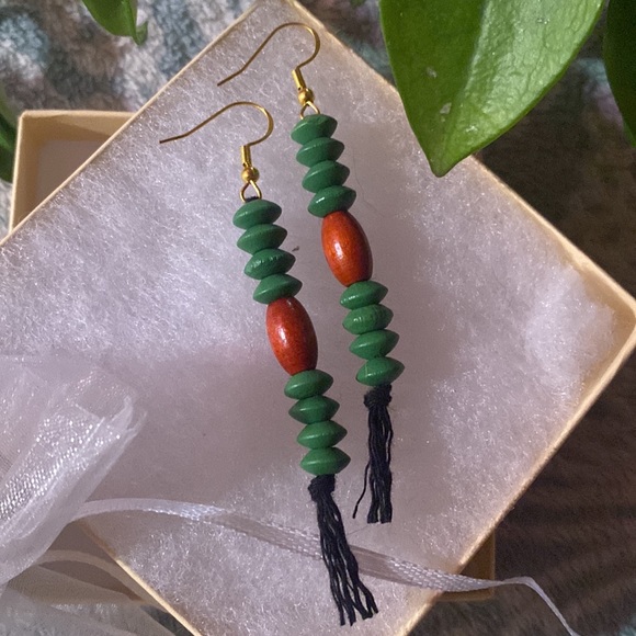 Forest Theme Hand Crafted Macrame Tassel Fringe Earrings Wood Beaded Accents - Picture 4 of 8